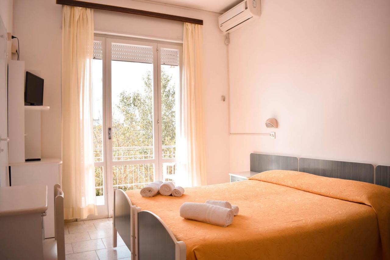 Hotel Zeus แชร์เวีย ภายนอก รูปภาพ