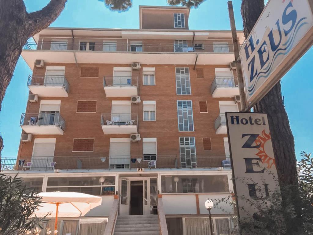 Hotel Zeus แชร์เวีย ภายนอก รูปภาพ