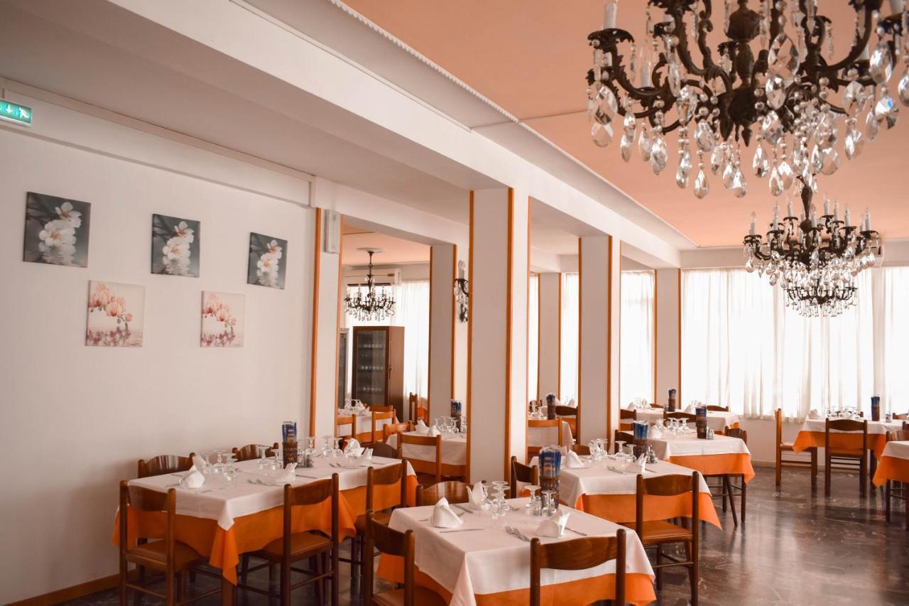 Hotel Zeus แชร์เวีย ภายนอก รูปภาพ